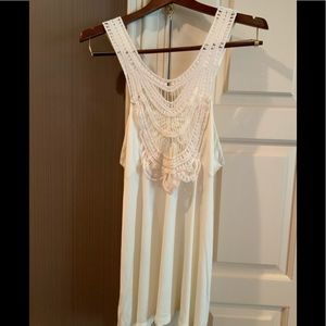 VENUS Like New Cotton Top with Embrodery XL